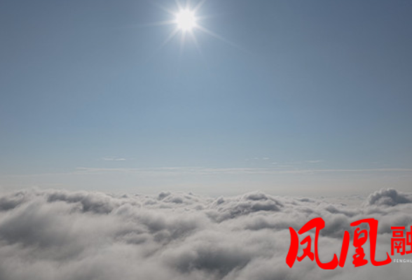 凤凰古城:云海涌现 仿若画境