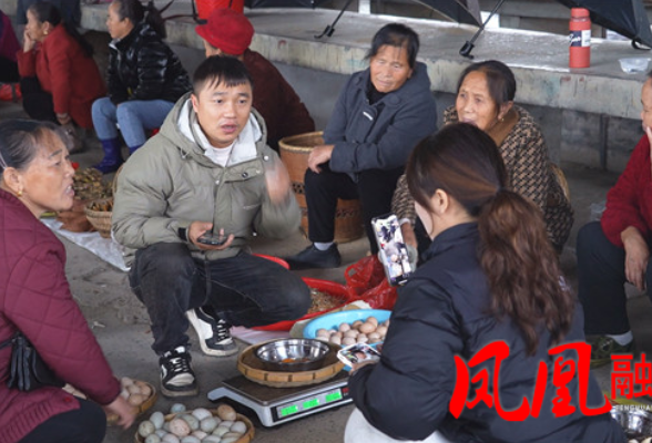 凤凰县吉信镇创新打造“云端集市” 电商直播助力山货出山