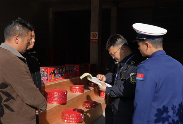 凤凰县：多部门联合开展烟花爆竹安全专项整治行动
