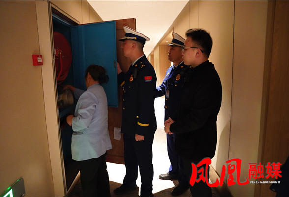 凤凰消防:夜查紧盯高层建筑 力除火患保平安