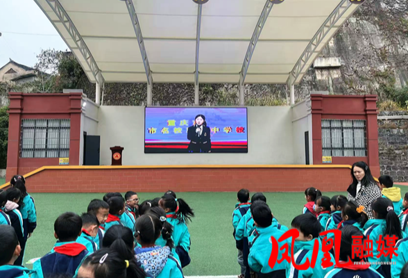 箭道坪第二小学开展“宪法晨读”活动 法治精神浸润校园