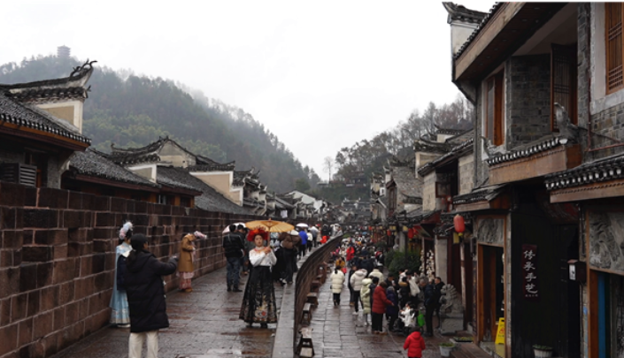 春节过半！凤凰旅游市场持续火爆 沉浸式解锁民族风情