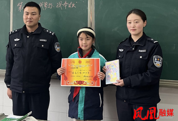凤凰县箭道坪第二小学：拾金不昧好少年雷锋精神在闪耀