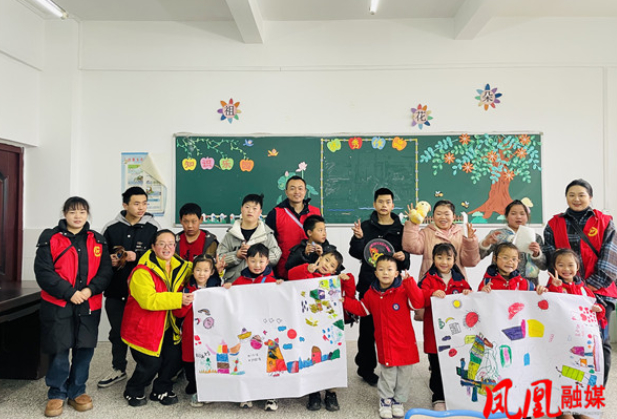 凤凰县九里边城幼儿园到特殊学校开展学雷锋活动