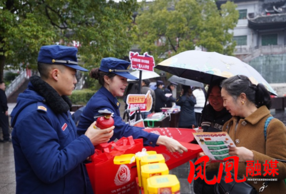 凤凰县开展2025年消费者权益日暨凤凰古城5A景区消费质量提升活动
