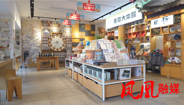 凤凰古城：精心打造文创产品 让游客把文化“打包”带走