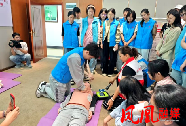 凤凰县：“五四”青年节志愿者急救培训提升生命守护技能