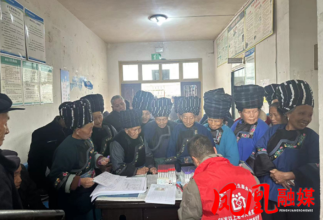 凤凰县卫生健康局:开展家庭医生“签而有约”服务群众贴心暖心