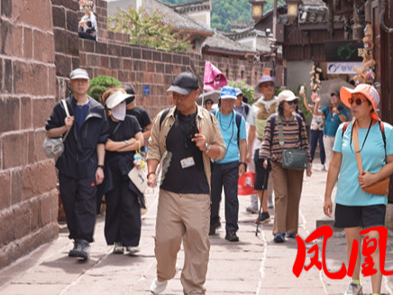 夏季游凤凰|暑假模式开启 凤凰古城旅游热度持续攀升