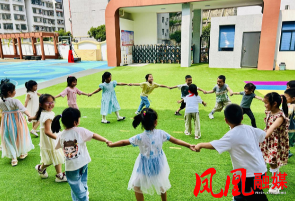 凤凰县沱江镇大坳幼儿园开展“爱眼护眼，守护‘睛’彩童年”主题活动