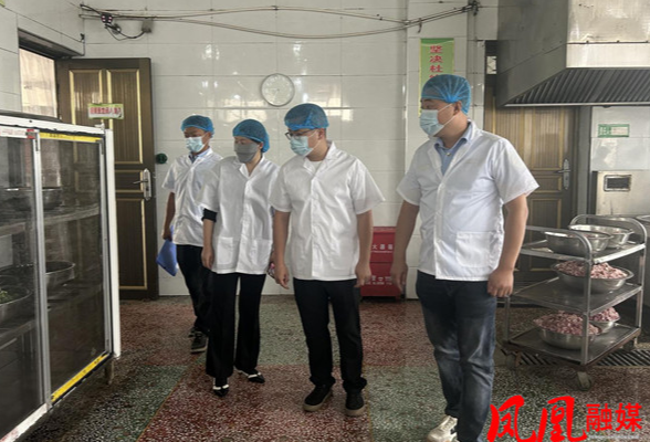 凤凰县廖家桥:筑牢高考食品安全防线 护航学子“舌尖上的安全”