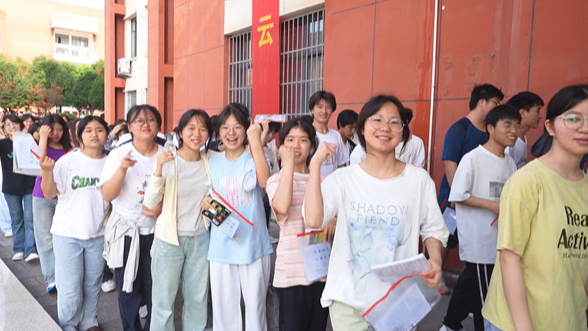 2025年高考今日开考   凤凰县2244名考生信心满满奔赴考场