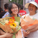 高考落幕！凤凰考生携梦奔赴山海 家长捧鲜花送祝福