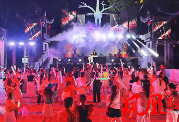 凤凰南华山神凤文化景区：非遗与电音碰撞 点燃凤凰夜游新引擎
