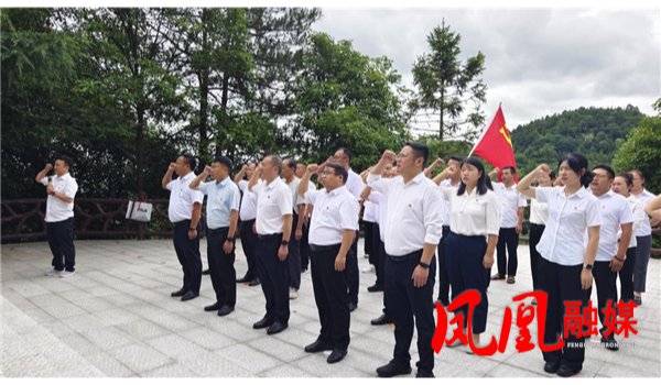 弘扬培民精神 锤炼党性修养——凤凰县政府办开展深入贯彻中央八项规定精神学习教育主题党日活动