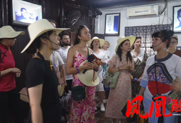 中俄青年同走友谊路 走进凤凰共谱友谊新篇