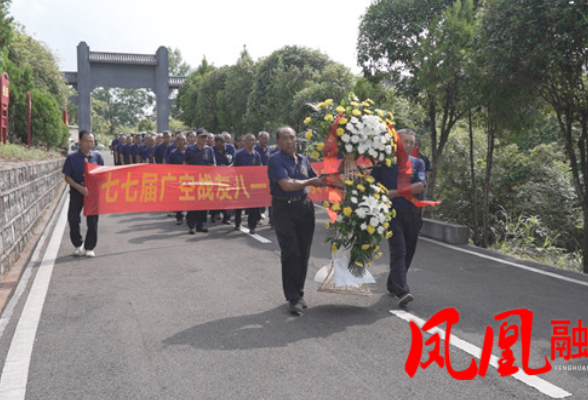 凤凰县:退役老兵自发组织祭奠烈士 传承红色精神