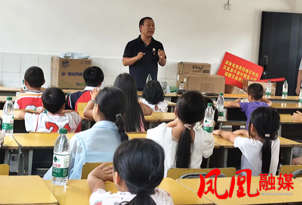 凤凰县千工坪镇：爱心护航留守儿童多彩暑期