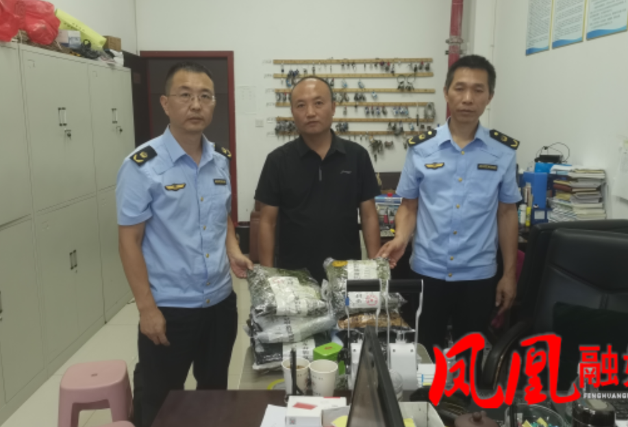 凤凰县：严把学生服质量安全关 守护学子健康开学季