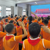 凤凰县：各中小学师生集体收看九三阅兵盛况 开学第一课汲取奋进力量