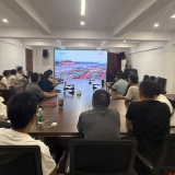 凤凰县委政法委集体收看纪念中国人民抗日战争暨世界反法西斯战争胜利80周年阅兵式