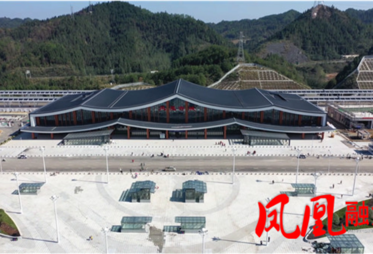 凤凰古城：迎高铁新突破 首开始发穗广列车 南宁东线路便利东南亚客流