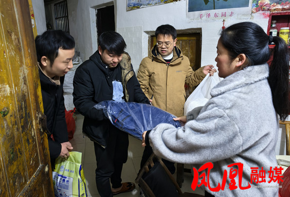 凤凰县沱江镇三王阁社区开展春节前系列走访慰问活动