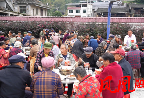 凤凰县人民检察院开展重阳敬老活动