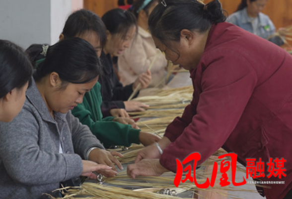 中国石化定点帮扶凤凰县2026年度非遗技能培训项目草编技艺培训班开班