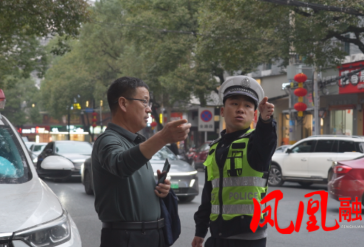 神秘湘西过大年|凤凰古城迎自驾游小高峰 公安交警全员上岗保畅通