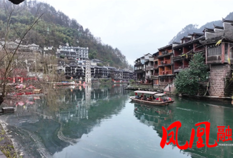 凤凰古城：烟雨凤凰春意浓 错峰出游正当时
