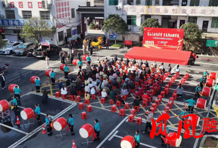 凤凰县腊尔山镇：苗乡青年踏征程  鼓声阵阵送军营