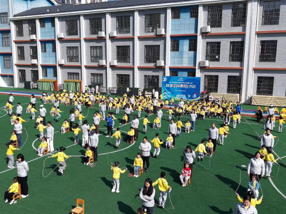 童心跳跃 快乐成长——凤凰县箭道坪幼儿园举行大班跳绳比赛