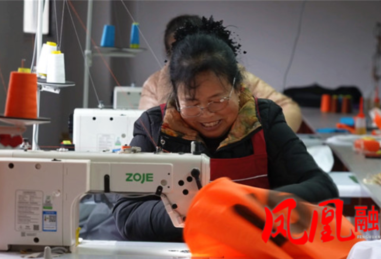 开足马力 开创新局|凤凰县腊尔山镇：玩具厂海外订单旺 “三只熊”将赴洋市场