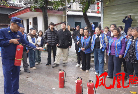 凤凰消防联合迎晖公司开展古城消防实操培训