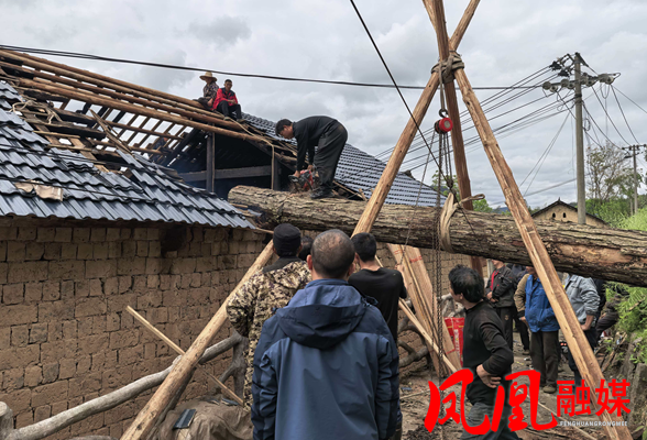 凤凰县千工坪镇：闻“汛”而动除隐患，向“险”而行护平安