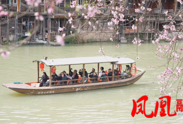 凤凰古城五一文旅市场提前升温