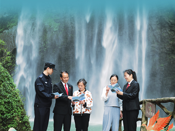 凤凰法院：中国旅游日 邀您与法同游凤凰山水