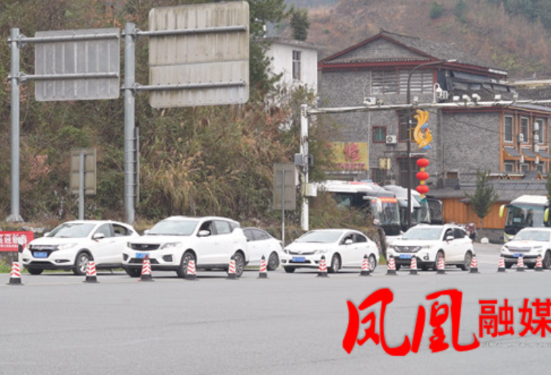 五一假期结束 各地游客有序返程