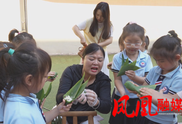 操场裹粽、萌娃抢鸭！边城幼儿园解锁地道端午民俗盛宴