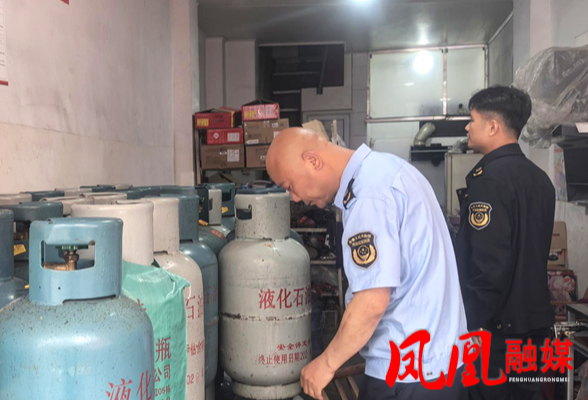 凤凰县阿拉营市场监督管理所开展液化气瓶零售门店专项检查