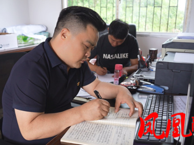 岁月峥嵘 一心向党|龙剑峰：扎根苗乡沃土 实干赋能振兴