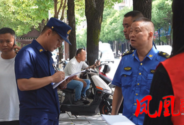凤凰:“排查+提质”双发力 织密电动车消防安全防护网