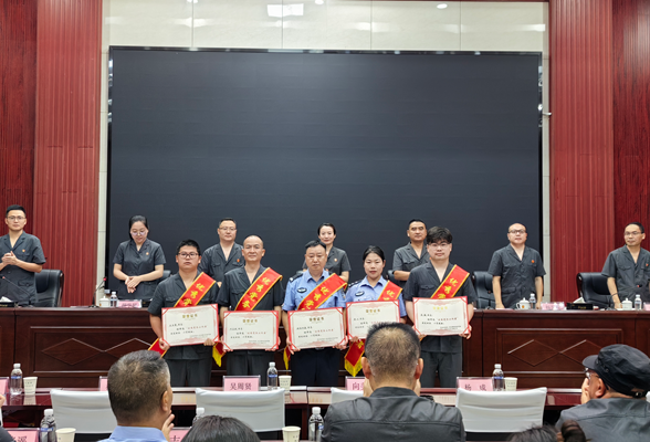 凤凰法院召开庆祝建党105周年暨“七一”表彰大会