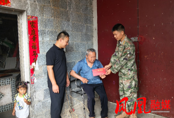 凤凰县两林乡：开展“八一”慰问困难老兵活动