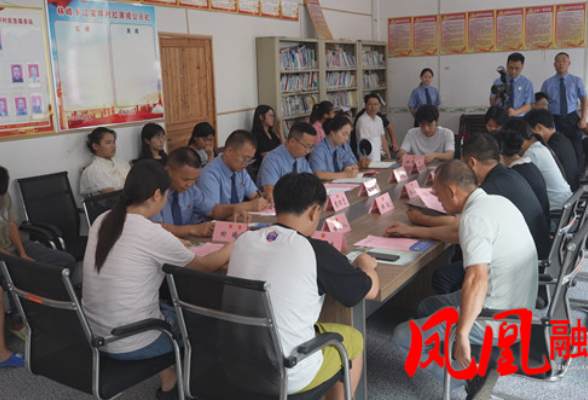 金秋助学暖人心 检爱护航助逐梦