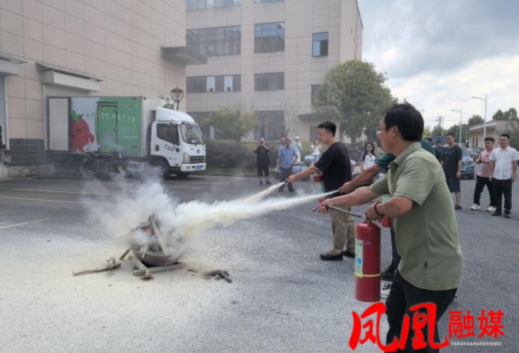 凤凰产业开发区开展消防应急演练