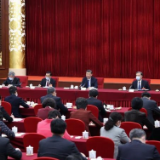 习近平看望参加政协会议的医药卫生界教育界委员