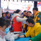 学习雷锋在凤凰|义诊关怀暖人心 关爱新就业群体