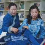 凤凰县：春暖“三八”添彩芳华  非遗蜡染展巾帼风采